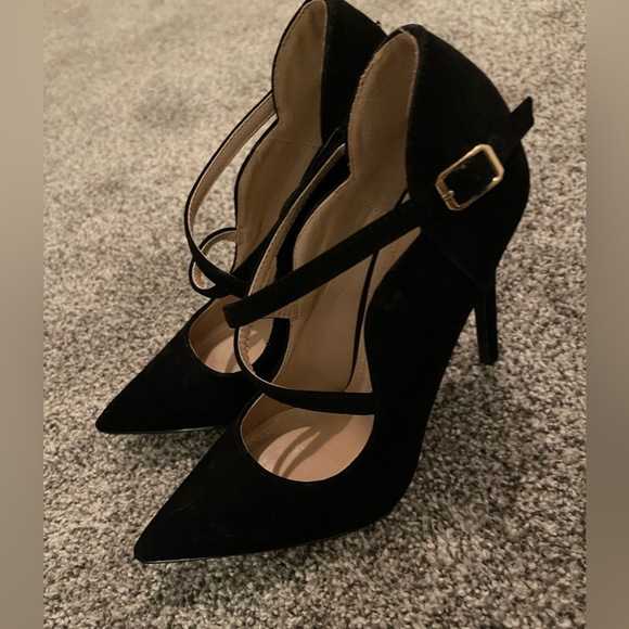 Black pointed toe heel - Picture 1 of 4